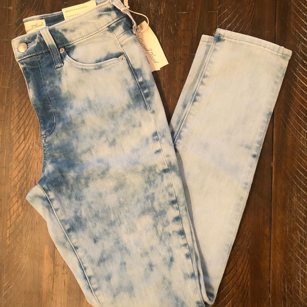 🎉HP🎉 Universal thread woman’s high rise skinny bleached Jeans size 2 NWT*👖🤍